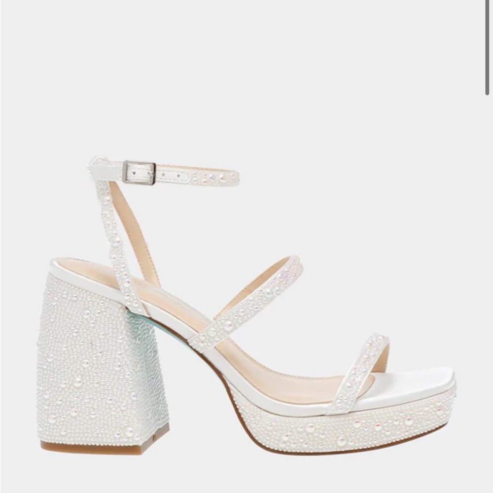 Betsey Johnson ivory denni heels size 8 wedding